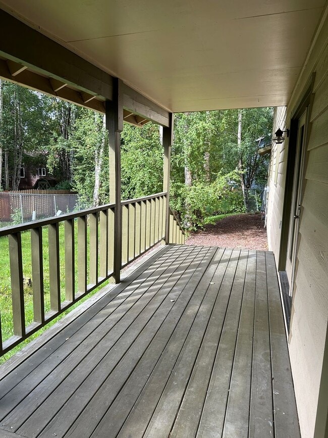 Building Photo - Kempton Hills 3 Bedroom/2.75 Bath Home with Sauna!