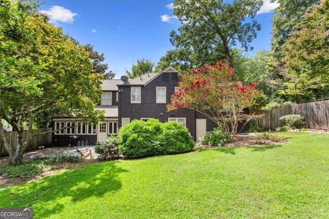 Building Photo - 2721 N Hills Dr NE