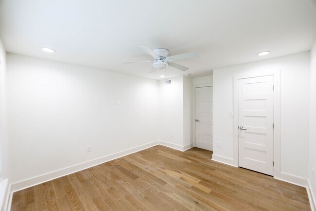 Building Photo - 8 Bedrooms 8 Baths Pre-leasing Now for 2027/2028!!!!