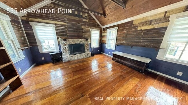 Building Photo - 555 Arrowhead Pt