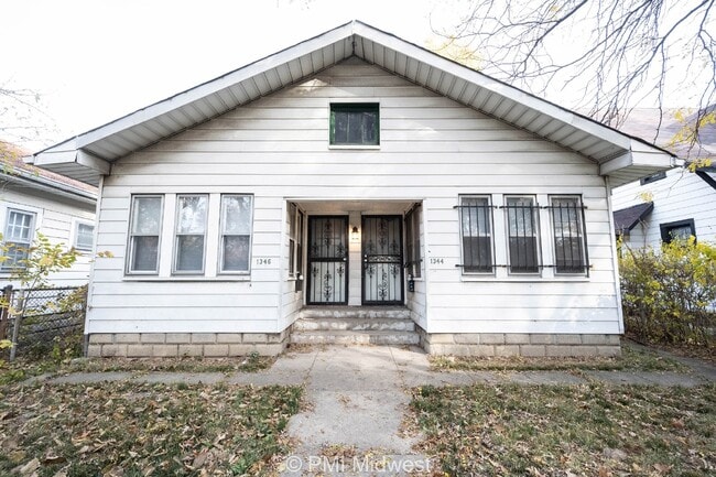 Primary Photo - Charming 1 Bed Duplex with Full Bath in In...