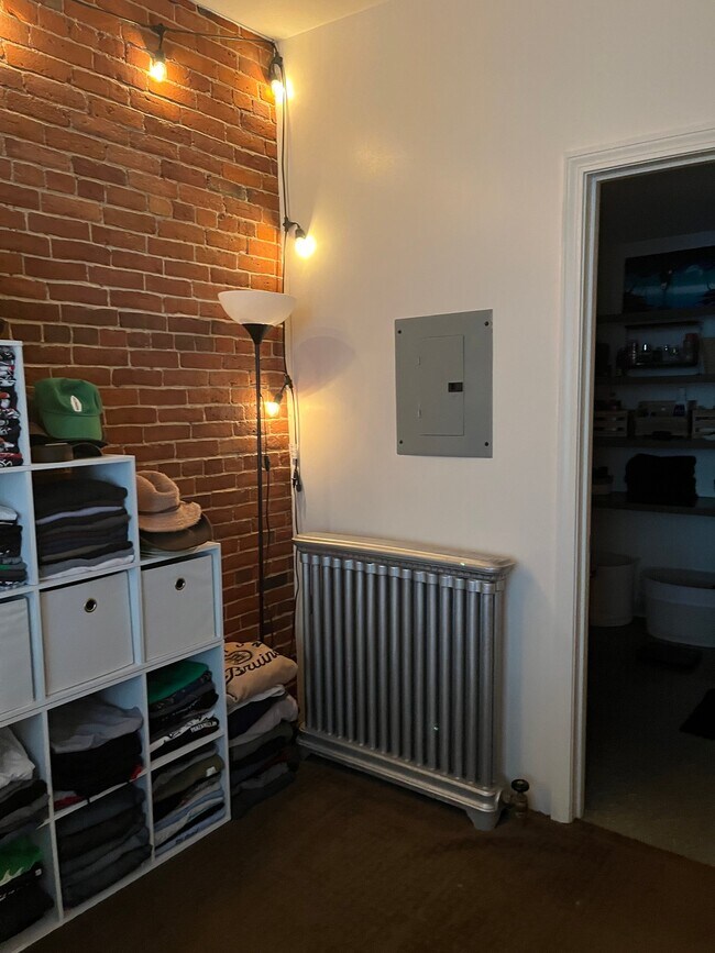 Building Photo - 39 Pleasant St
