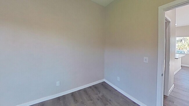 Building Photo - 5124 Leo St