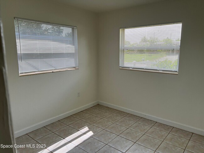 Building Photo - 2174 Shelby Dr