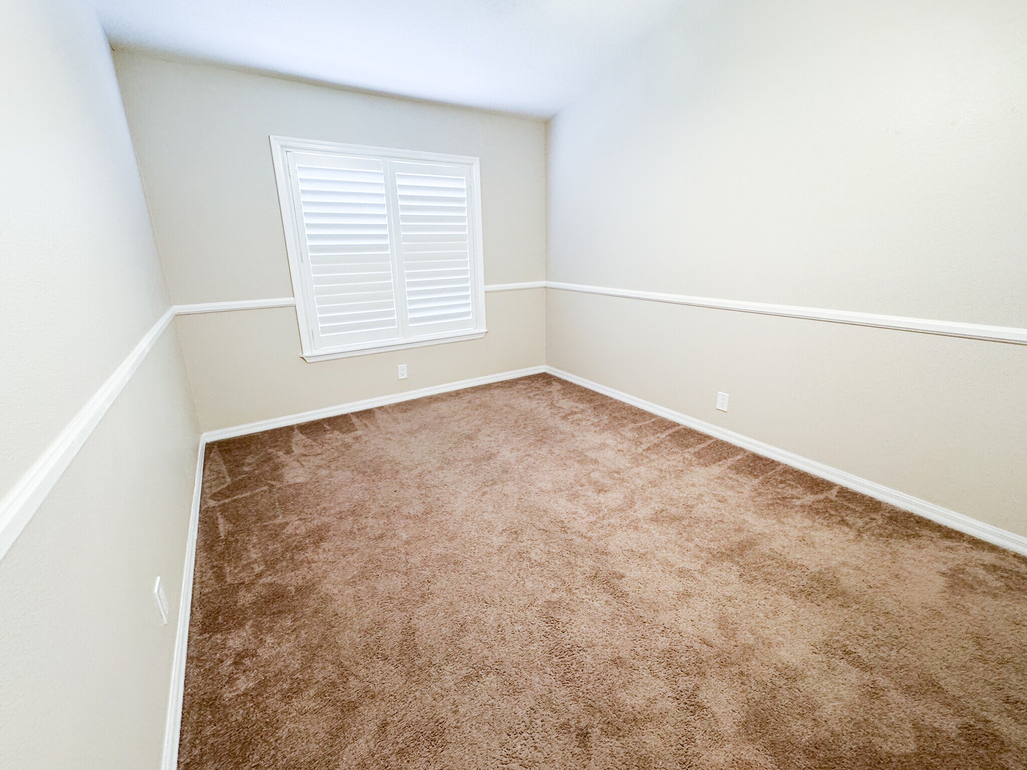 Building Photo - 8060 E Goldenrod Ln