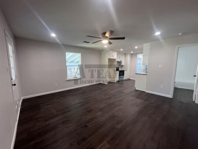 Building Photo - Beautifully updated 3-bedroom, 2-bath home