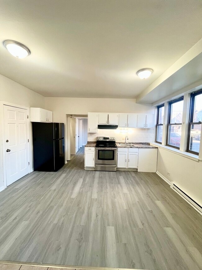 Building Photo - 2700 S Hamlin Ave