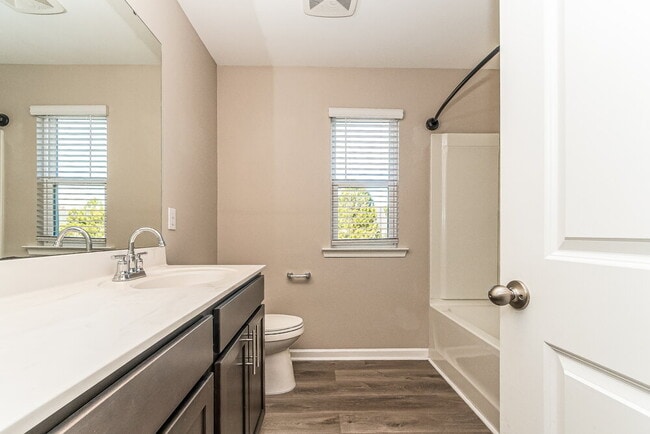 Building Photo - 231 Pilsen Dr