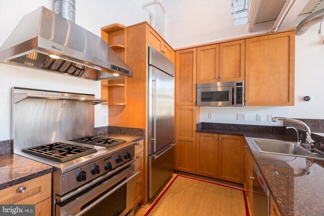 Building Photo - 2328 Champlain St NW