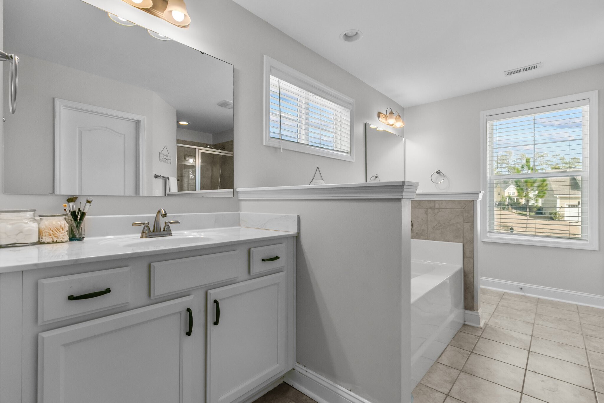 Building Photo - 230 Parrish Ln