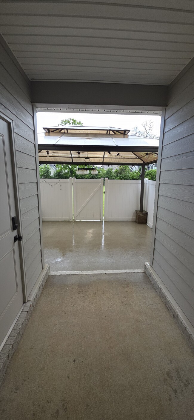 Building Photo - 418 Mcchrystal Dr