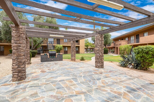Building Photo - 7110 E Continental Dr