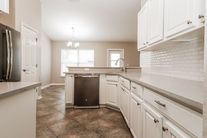 Building Photo - 14080 Barlington St