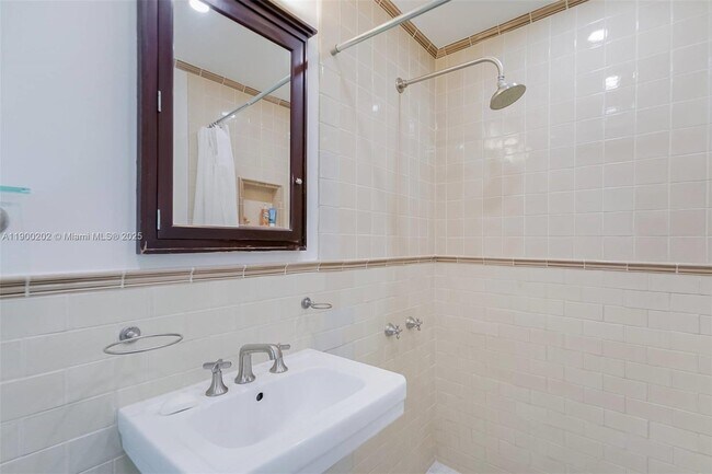 Building Photo - 4920 SW 76th St