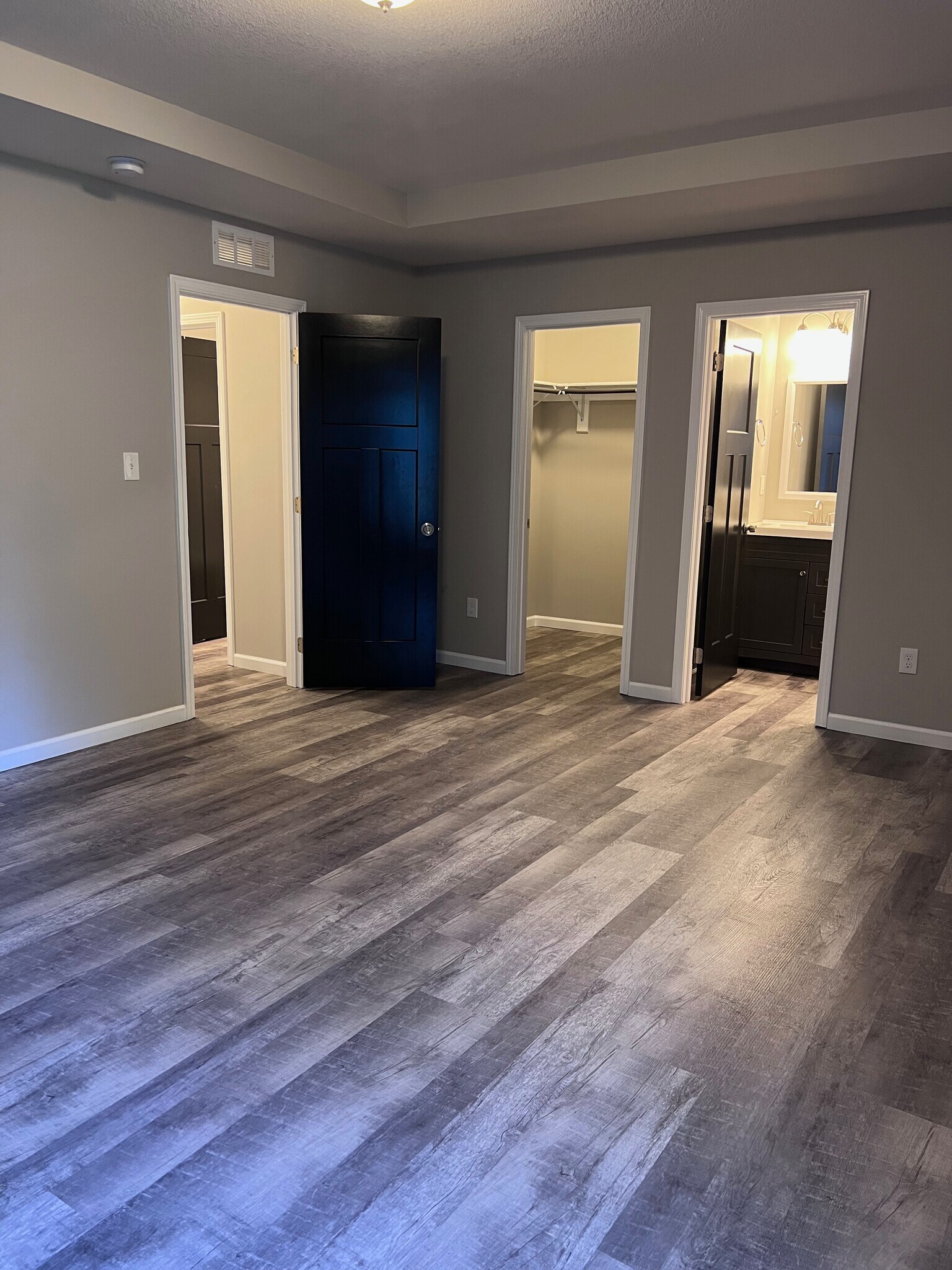 Large Primary Bedroom - 2075 SW Buchanan St