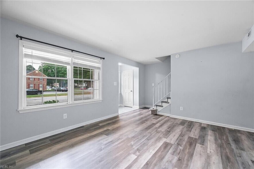 Building Photo - 394 Deputy Ln