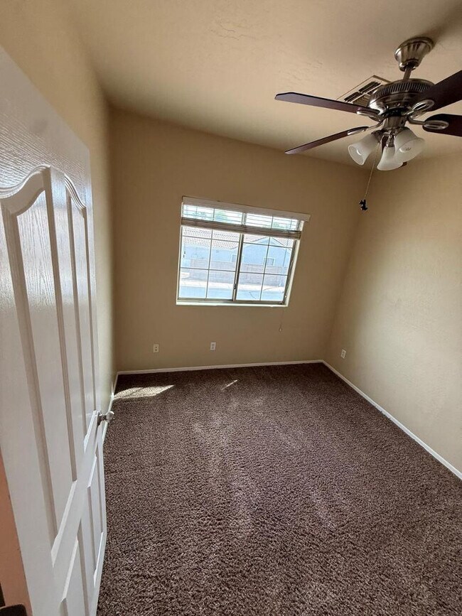 Building Photo - 8462 E Pampa Ave