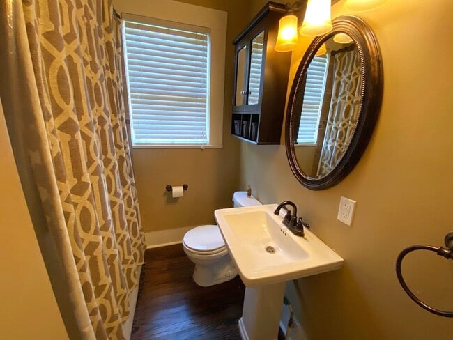 Building Photo - Adorable 2 bedroom house for rent in Downtown LC