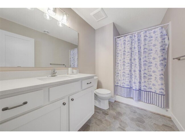 Building Photo - 1731 Riverside Dr