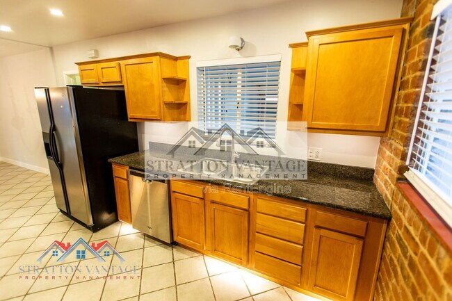 Building Photo - 5142 N 18th Pl