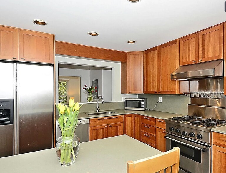 Building Photo - 1127 Fairview Ct