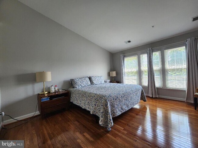 Building Photo - 13561 Flowerfield Dr