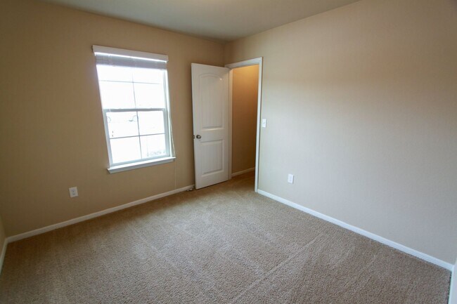 Building Photo - Charming 3-bedroom, 2-bath home in Briarcreek