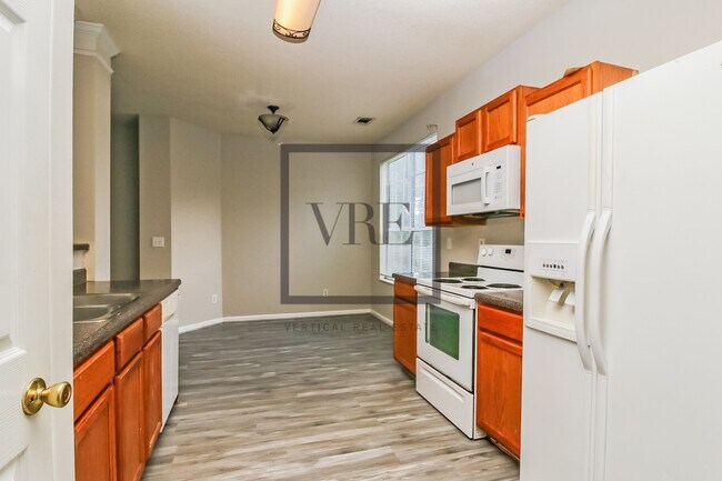 Building Photo - 6517 Chestnut Lake Crossing