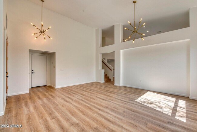 Building Photo - 12441 Via Ln