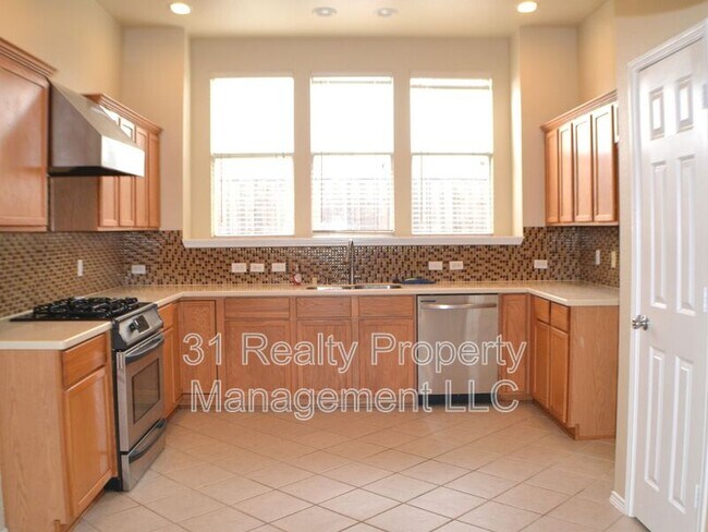 Building Photo - 1013 Clear Creek Dr