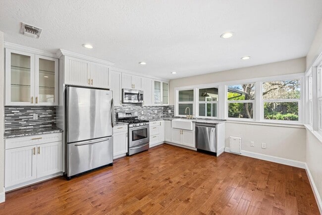 Building Photo - 25 W Central Ave