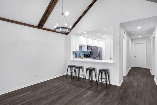 Building Photo - 2908 Camelot Ln