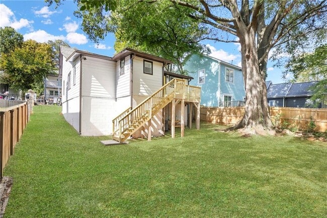 Building Photo - 698 Garibaldi St SW