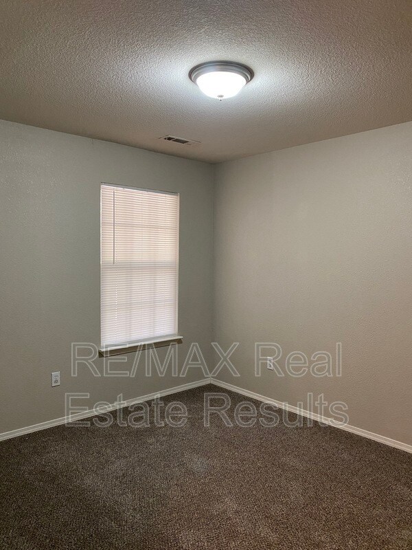 Building Photo - 5 Dolphin Ln
