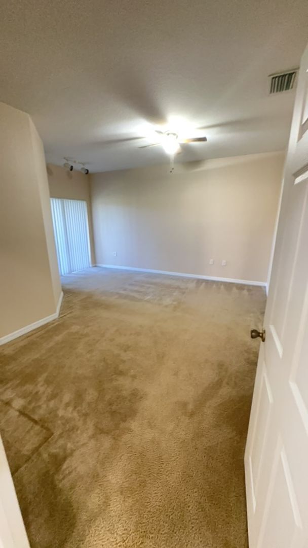 Building Photo - 3 BEDROOM 2 BATH 2 CAR GARAGE CONDO