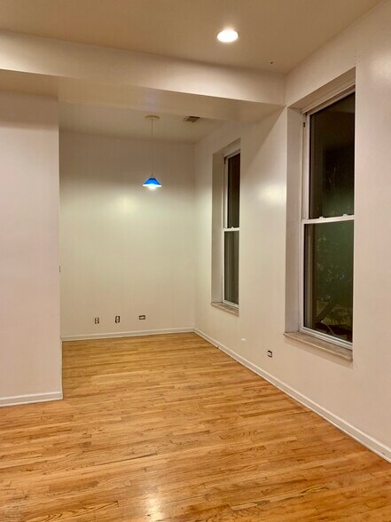 Building Photo - 1102 N Ashland Ave