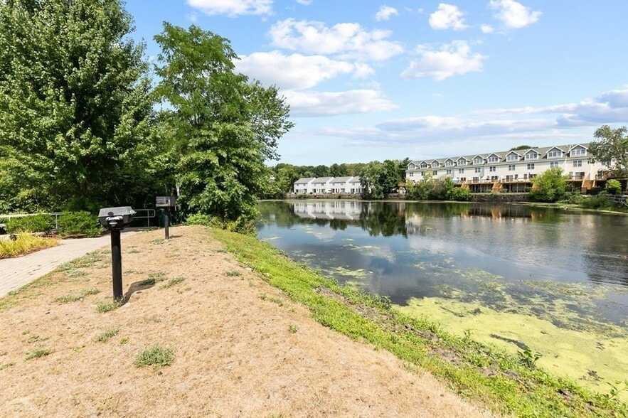 Community Grills & Gazebo - 10 Crowninshield St