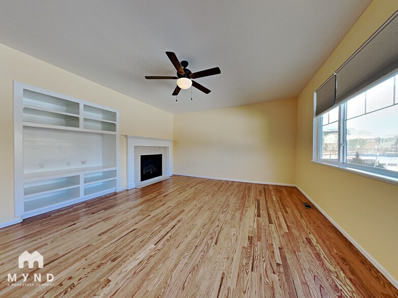 Building Photo - 10883 Torreys Peak Way