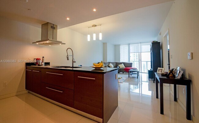 Building Photo - 485 Brickell Ave