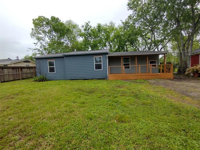 Building Photo - 1108 Niagara St