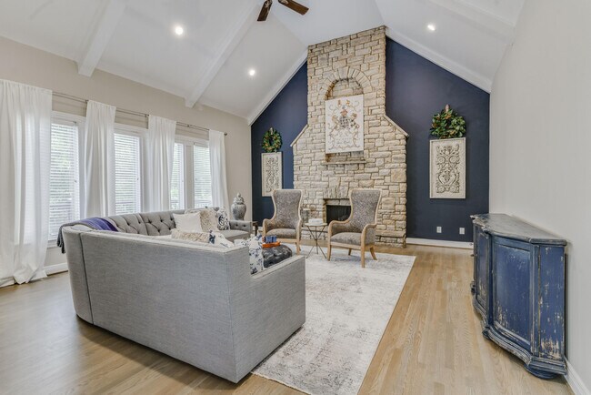 Building Photo - 2237 Guilford Ln