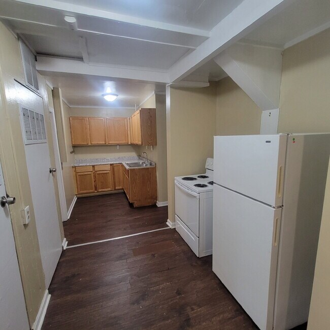 Building Photo - 2 bedroom