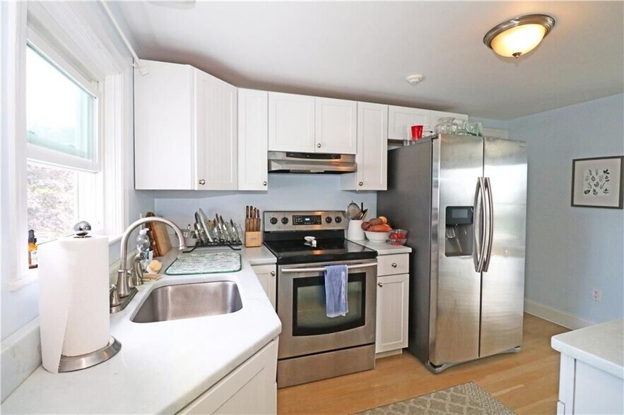 Building Photo - 249 Tuckerman Ave