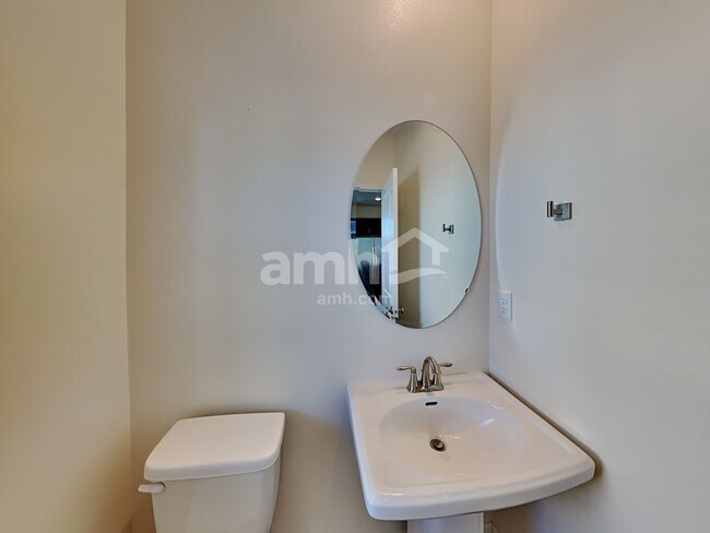 Building Photo - 33047 Lookout Ln