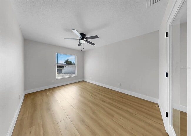 Building Photo - 6515 Santiago Ct