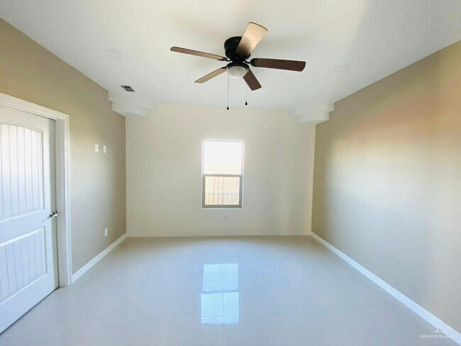 Building Photo - 209 W Rutherford Ave