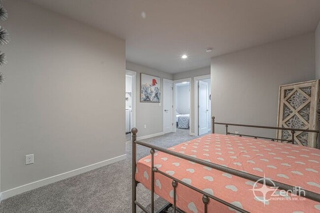 Building Photo - 10004 NE 134th Ave