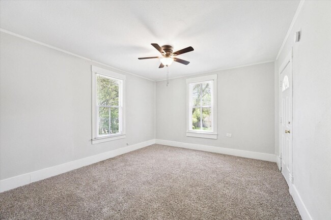 Building Photo - 318 6th Ave N