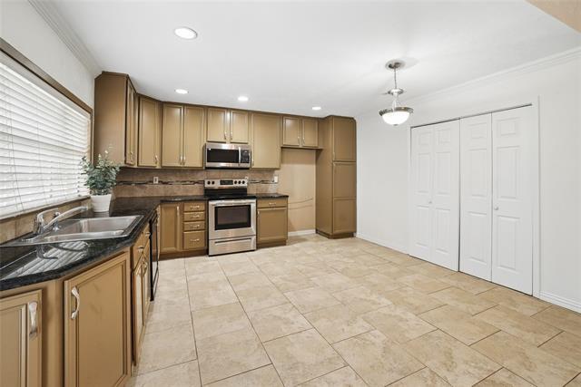 Building Photo - 5161 Bartlett Dr