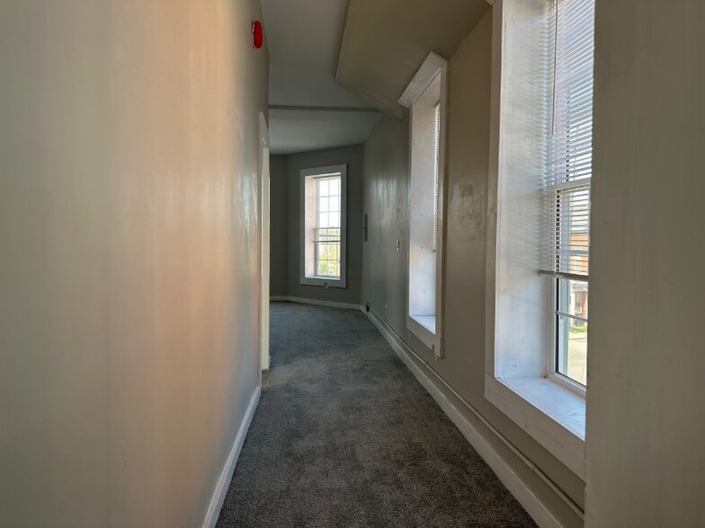 Building Photo - 801 Central Ave